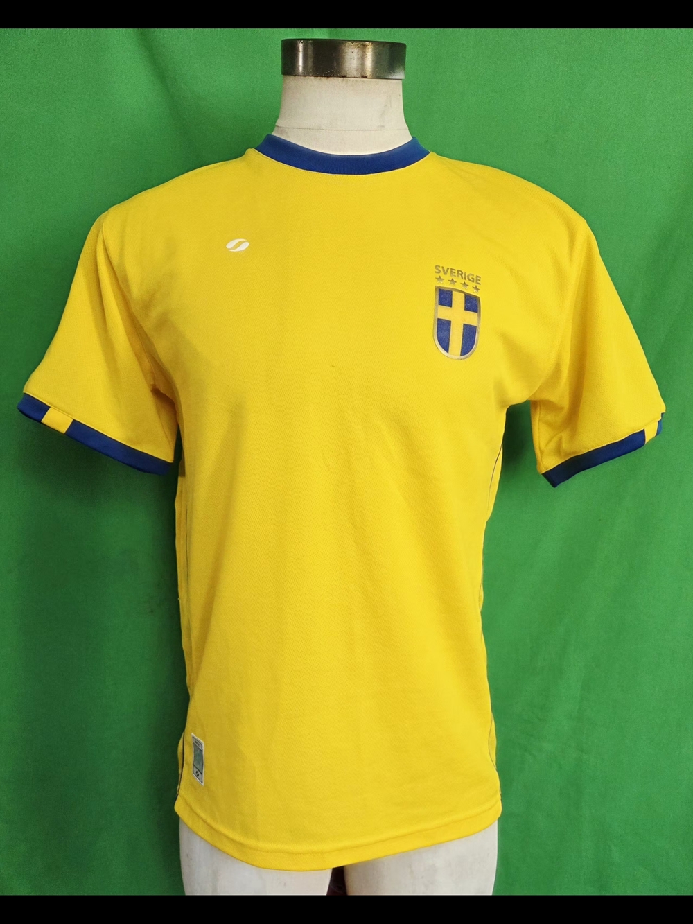 Sweden VINTAGE Home Jersey SOC Yellow Size L Football Soccer NO TAGS